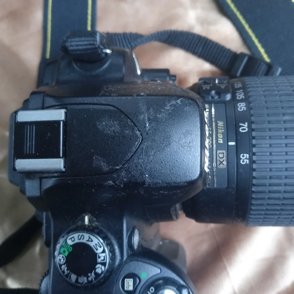 Nikon D40 camera with lense and carry bag